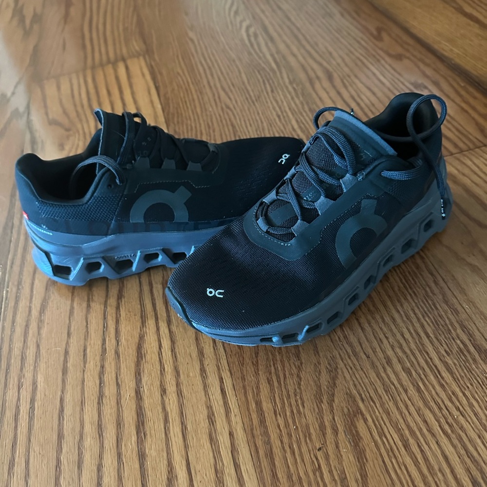 On Cloudmonster women’s size 7